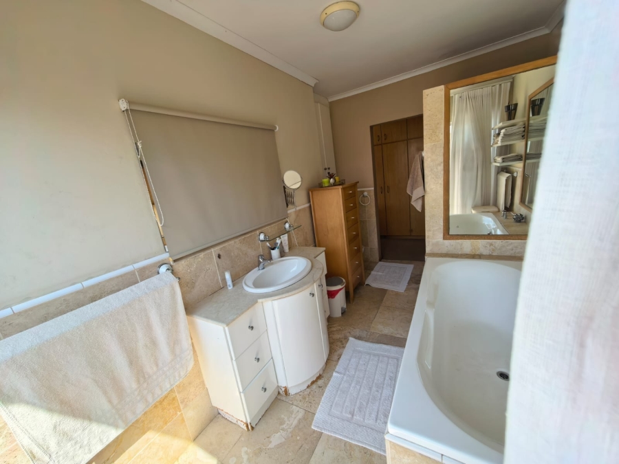 3 Bedroom Property for Sale in Bonza Bay Eastern Cape